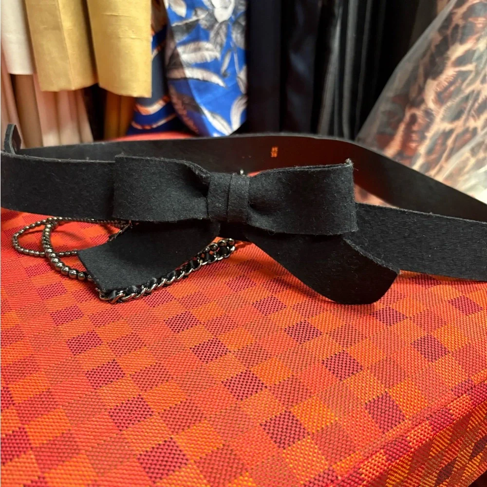 CHANEL bow belt with chains